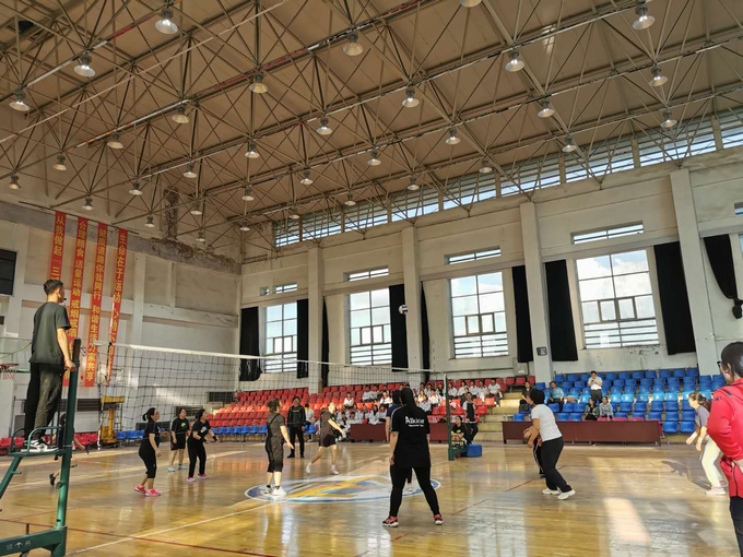 通榆县第一中学校教职工排球赛完美收官