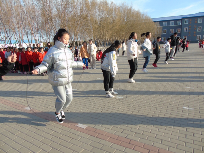 集体跳绳 跳动青春——苏公坨学校一分钟集体跳绳比赛